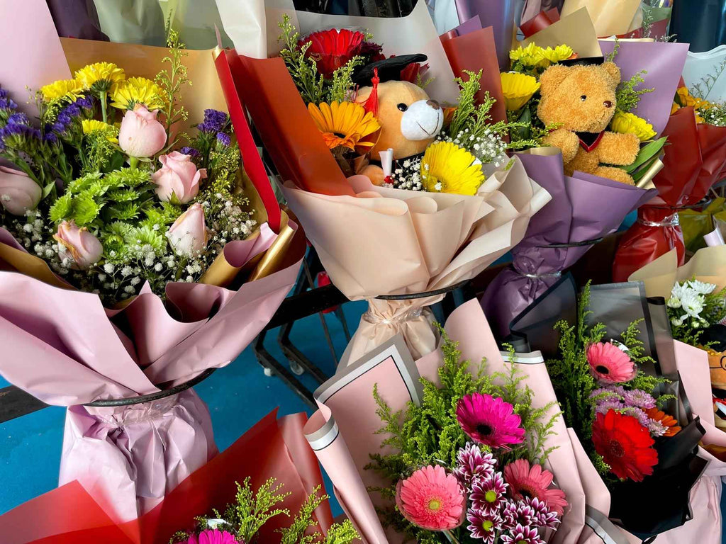 Celebrating Milestones: Choosing the Perfect Graduation Flower Bouquet