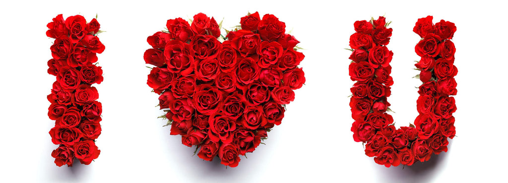 Valentine’s Day flower arrangement spelling “I ❤️ U” with red roses, symbolizing love and romance.