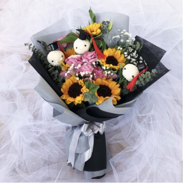 5 Simple Ways to Make Your <br>Graduation Flower Bouquet Extra Special