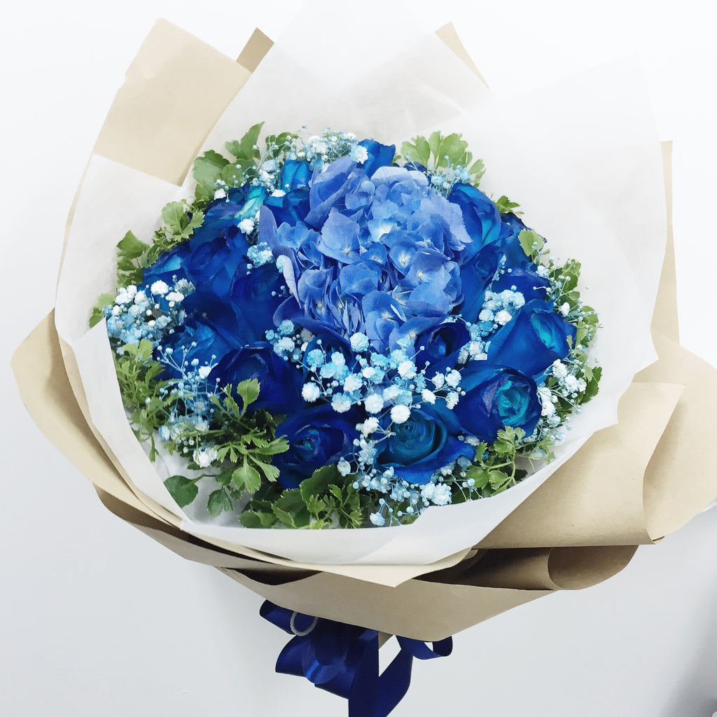 Royale Beauty (18 Blue Roses)