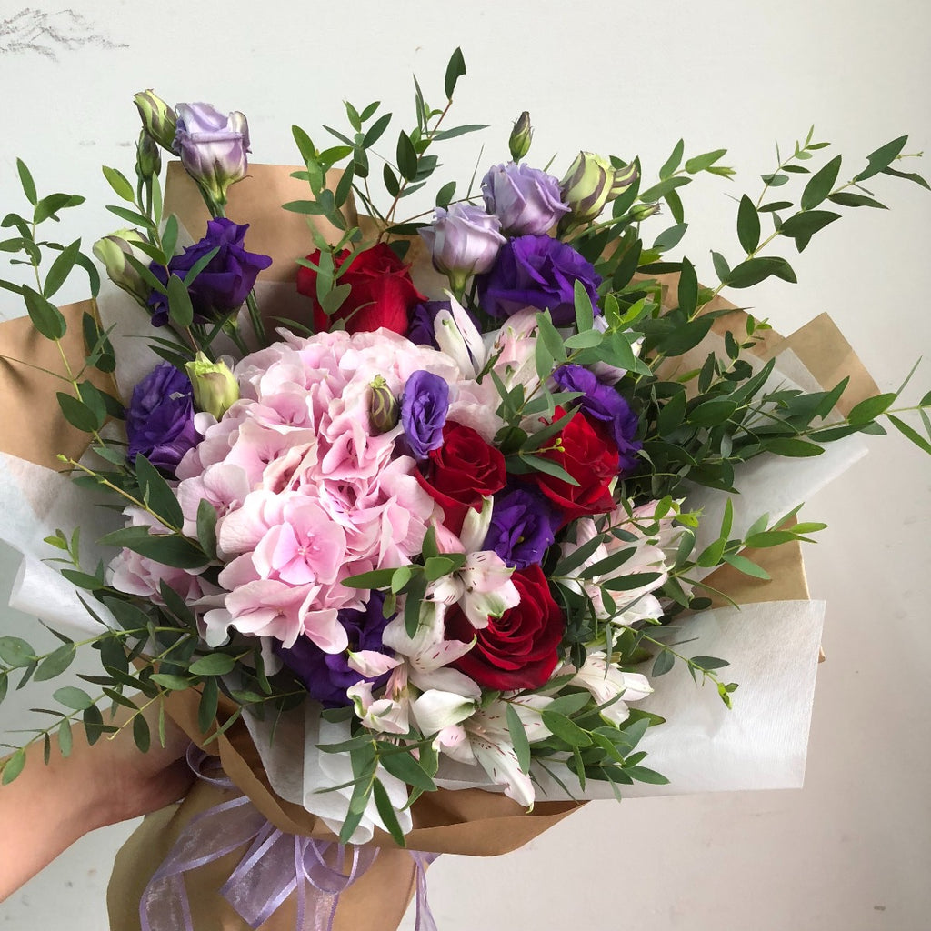 Garden Medley (5 Red Roses)