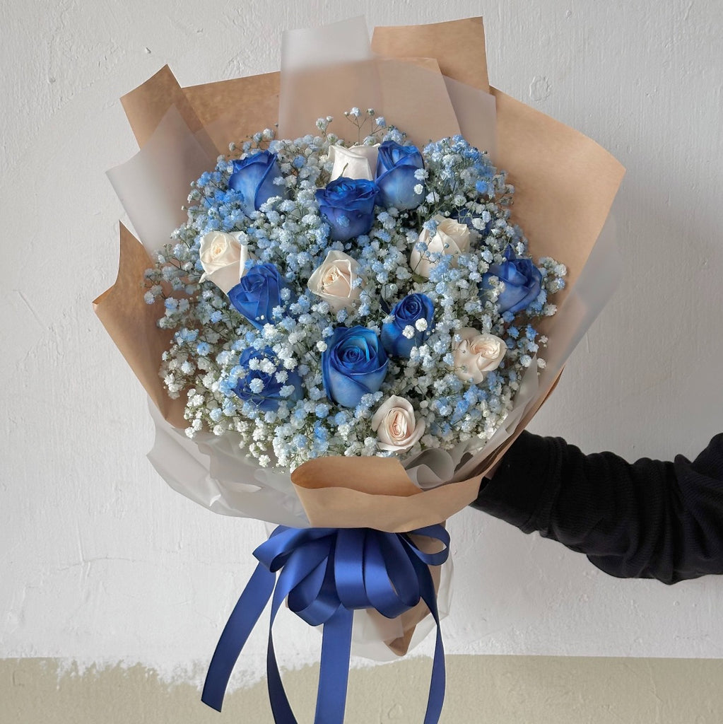 Celestial Sky (15 Blue and White Roses)