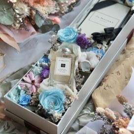 Avalyn Perfume Floral Box - Pine