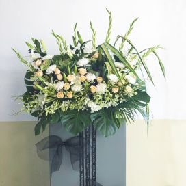 Executive Condolences Wreath Flowers - Champagne Sage