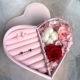 Valentino Floral Gift Box - Garnet Heart