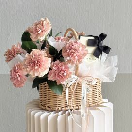 Honey Bliss with Perfume (12 Caramel Carnations)