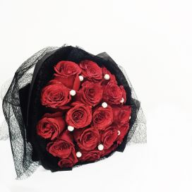 Pearly Sophistication - 18 roses (Red/Pink/Champagne/blue roses) 